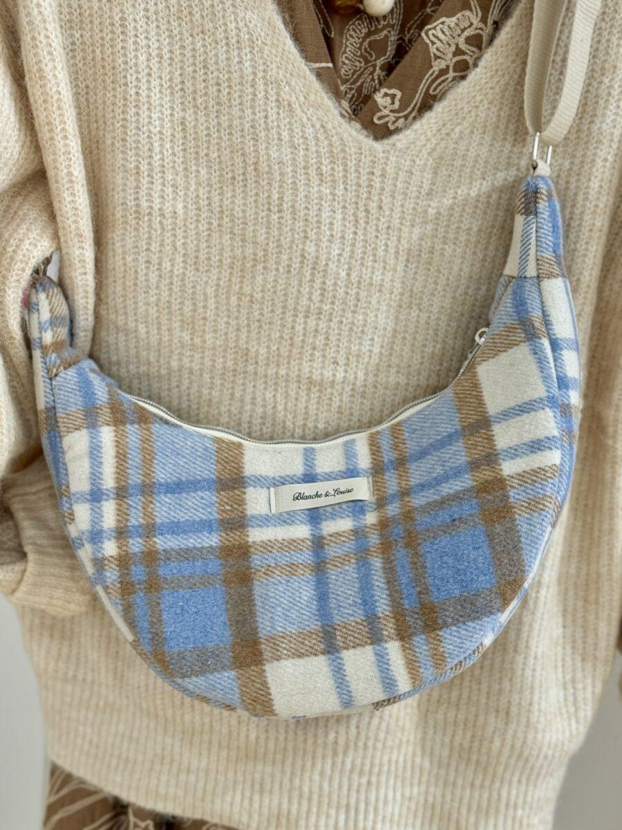 Sac demi-lune tartan bleu-camel – Image 2